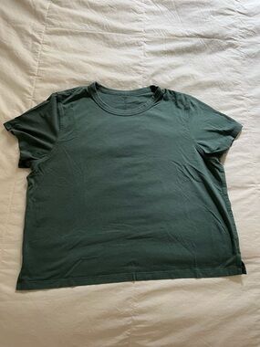 Lululemon cropped T-shirt light green size 6